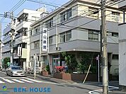 森山病院 徒歩8分。 600m
