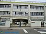 周辺：川崎市立平間小学校 徒歩9分。教育施設が近くに整った、子育て世帯も安心の住環境です。 690m