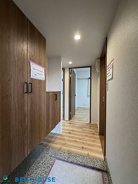 玄関を拡大表示