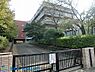 周辺：横浜市立獅子ケ谷小学校 徒歩15分。教育施設が近くに整った、子育て世帯も安心の住環境です。 1200m