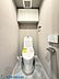 トイレ：シャワートイレでいつでも清潔に利用できますね。吊戸棚の設置がありますので、トイレットペーパーやお掃除道具などもスッキリ収納できます。現地へのご案内はいつでも可能です。是非ご確認ください。