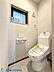 トイレ：・トイレは2ヶ所に設置がございますので、朝の支度で込み合う時間もスムーズに準備ができます・窓付きで明るく換気も充分なトイレは温水洗浄便座仕様で清潔です・現地へのご案内はいつでも可能です