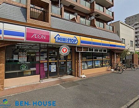 ミニストップ川崎大師前店 徒歩5分。お出かけ前やお帰りの立ち寄りにも便利なコンビニ。 380m