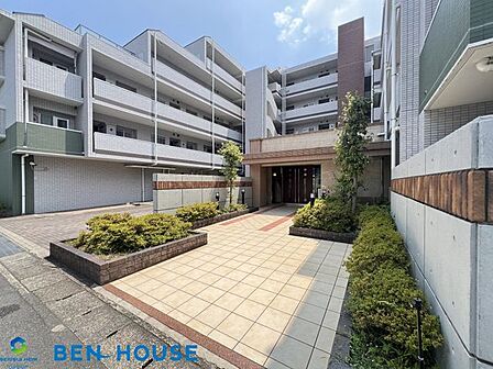 エクセレントプレイス武蔵新城-外観・ペット飼育可マンションでたいせつなペットとご一緒に暮らせます・JR南武線「武蔵新城」駅へ徒歩7分・宅配ボックス完備で留守の際のお荷物の受け取りも安心です