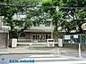 周辺：川崎立玉川小学校 徒歩5分。教育施設が近くに整った、子育て世帯も安心の住環境です。 330m
