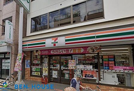 セブンイレブン川崎新城店 徒歩7分。お出かけ前やお帰りの立ち寄りにも便利なコンビニ。 520m