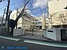 周辺：横浜市立港北小学校 徒歩11分。教育施設が近くに整った、子育て世帯も安心の住環境です。 850m