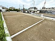 南道路に付陽当り良好、敷地広々約４７坪、建築条件なし売地です。