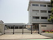 中学校「藤沢市立明治中学校まで324ｍ」