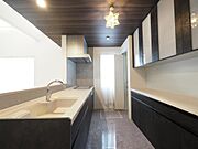 新しいお住まいのキッチンで、休日は家族でお料理を楽しむ時間が増えそうです。※CG加工済み