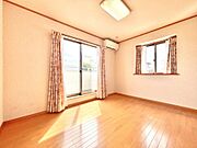 お好みの家具を置いたり、小物を飾り、お気に入りの空間づくりが楽しめそうです。