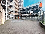 駐車場が設けられています。駐車可能な台数、サイズなど、現地にてご確認ください。