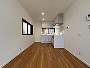 自然と笑顔が溢れるLDKです。お好きな小物や写真を飾り、お住まいづくりをお楽しみください。