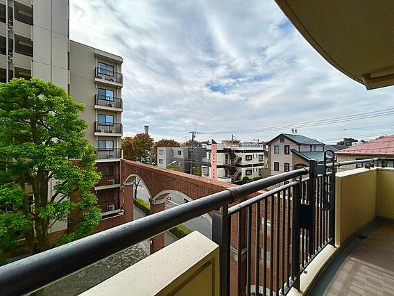 写真と現地では...