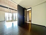 様々なテイストのインテリアと相性の良い、シンプルな内装です。お好みのお部屋作りが楽しめます。