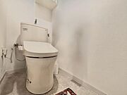 清潔感があるトイレです。仕様の詳細など、気になることはお気軽にお尋ねください。