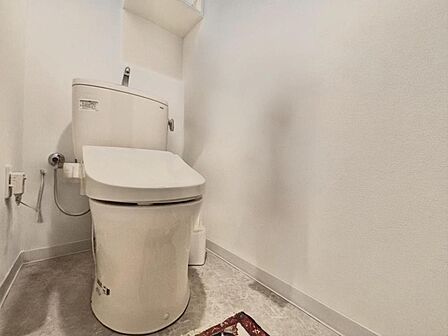 清潔感があるトイレです。仕様の詳細など、気になることはお気軽にお尋ねください。