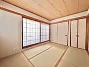 落ち着いた雰囲気の和室です。畳の上で、ご家族みんなでゆったり寛げます。