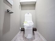 清潔感があるトイレです。仕様の詳細など、気になることはお気軽にお尋ねください。
