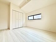 テレワークなどの作業部屋や家事室、子供部屋としても便利なお部屋です。