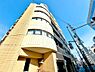 外観：「現地外観」陽当り・通風共に良好な三方角住戸。7階建、総27戸のマンションです。