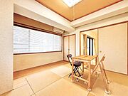 優しいクッション性や足触りが快適な和室。寝転んだり、洗濯物を畳んだり多用途にお使いいただけます。