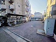駐車場があります。電車だけでなくお車も利用でき、休日のお出かけの幅が広がりそうです。