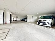駐車場があります。電車だけでなくお車も利用でき、休日のお出かけの幅が広がりそうです。
