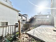 小さなお子様のプール遊びやガーデニングなどを楽しめます。