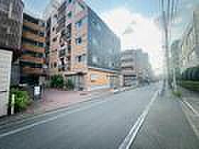 前面道路はアス...