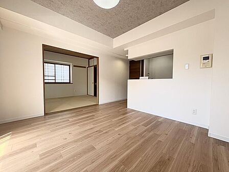 採光・通風に考慮されたLDKです。快適で居心地の良い、家族団らんのひと時をお過ごしいただけます。