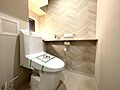 トイレには窓が...