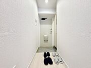 ご家族や来訪者を迎える玄関。お好みのインテリアで、個性を演出してみてはいかがでしょうか。