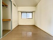 テレワークなどの作業部屋や家事室、子供部屋としても便利なお部屋です。/リフォーム前写真（2026年6月完成予定）
