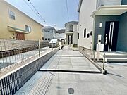 カースペースが確保されています(車種による)。自転車やバイク置場にも重宝します。