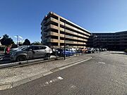 駐車場が設けられています。駐車可能な台数、サイズなど、現地にてご確認ください。