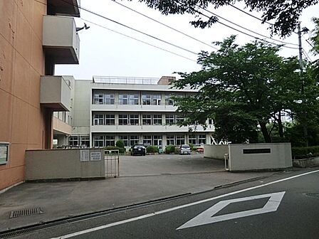 青梅市立霞台中学校まで約778m