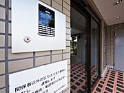 セキュリティーに配慮されたTVモニタ付インターホン・オートロック設置マンションです。