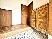 ご家族や来訪者を迎える玄関。お好みのインテリアで、個性を演出してみてはいかがでしょうか。