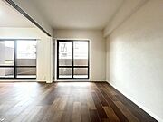 LDに隣接した洋室です。扉を開放して一体利用も可能で、シーンに応じて使い分けることができます。