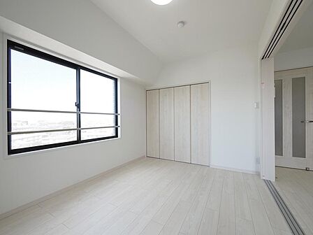 様々なテイストのインテリアと相性の良い、シンプルな内装です。お好みのお部屋作りが楽しめます。