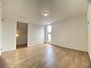 お好みの家具を置いたり、小物を飾り、お気に入りの空間づくりが楽しめそうです。