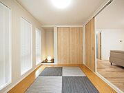 おもてなしにも適した和室。ゆったりと足をのばして寛ぐこともできます。
