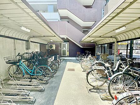 屋根付きの駐輪場です。※最新の空き状況などはお問い合わせください。
