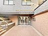 エントランス：住戸内はもちろん、共用部や周辺の街並みなども併せてご見学いただけます。