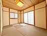 寝室：和室は、書斎や来客用などライフスタイルに合わせて多目的にお使いいただけます。