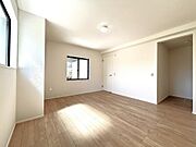 WIC付きのお部屋です。余分な収納家具を置かず、室内をすっきりと保てます。