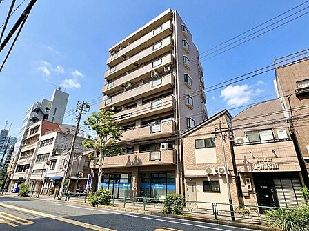 角住戸のため、家族以外が玄関前を通り抜けることが少なく、プライバシーの保ちやすい住戸です。