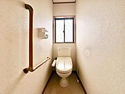 清潔感があるトイレです。仕様の詳細など、気になることはお気軽にお尋ねください。
