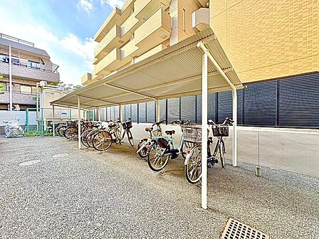 屋根付きの駐輪場です。※最新の空き状況などはお問い合わせください。
